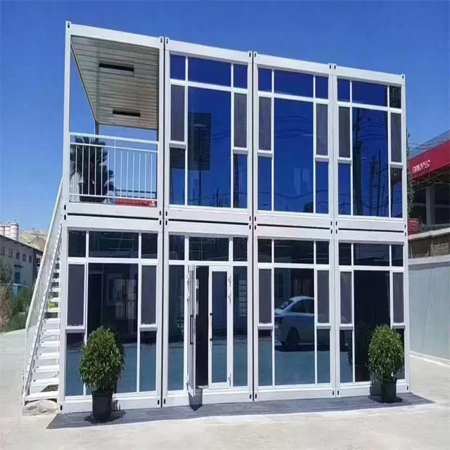 Maison de conteneur à plat