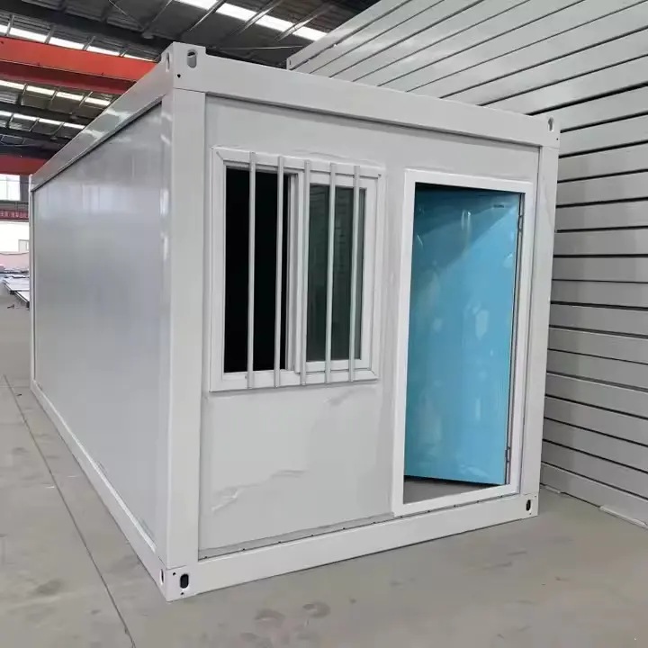 Quelles sont les caractéristiques de performance remarquables des maisons conteneurs vertes et recyclables de 20 pieds en paquet plat dans le domaine de la construction préfabriquée ?