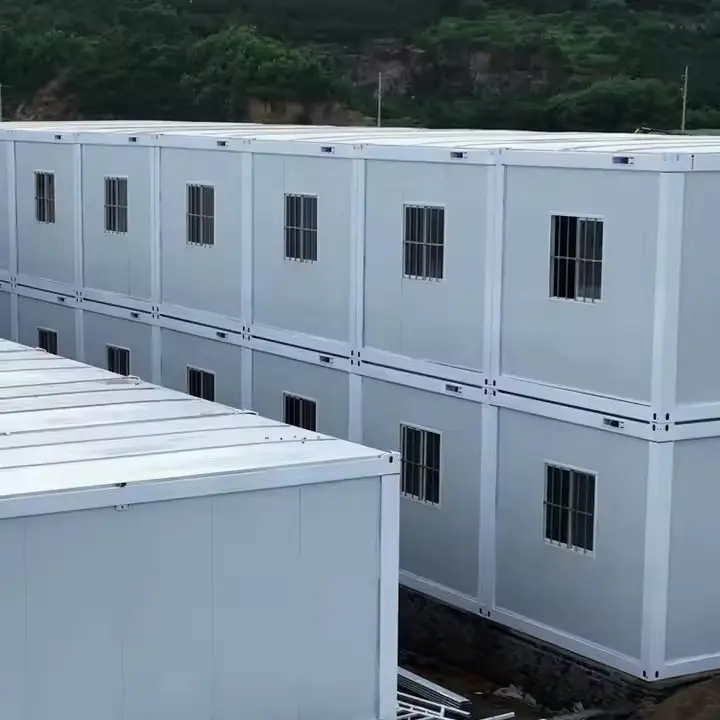 Quels avantages offrent les nouvelles maisons en conteneurs plats réutilisables et durables ?
